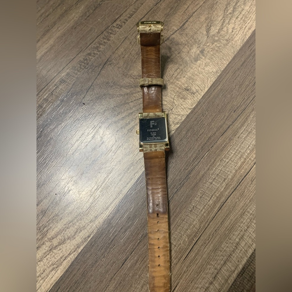 FOSSIL watch, needs battery. - Picture 4 of 5